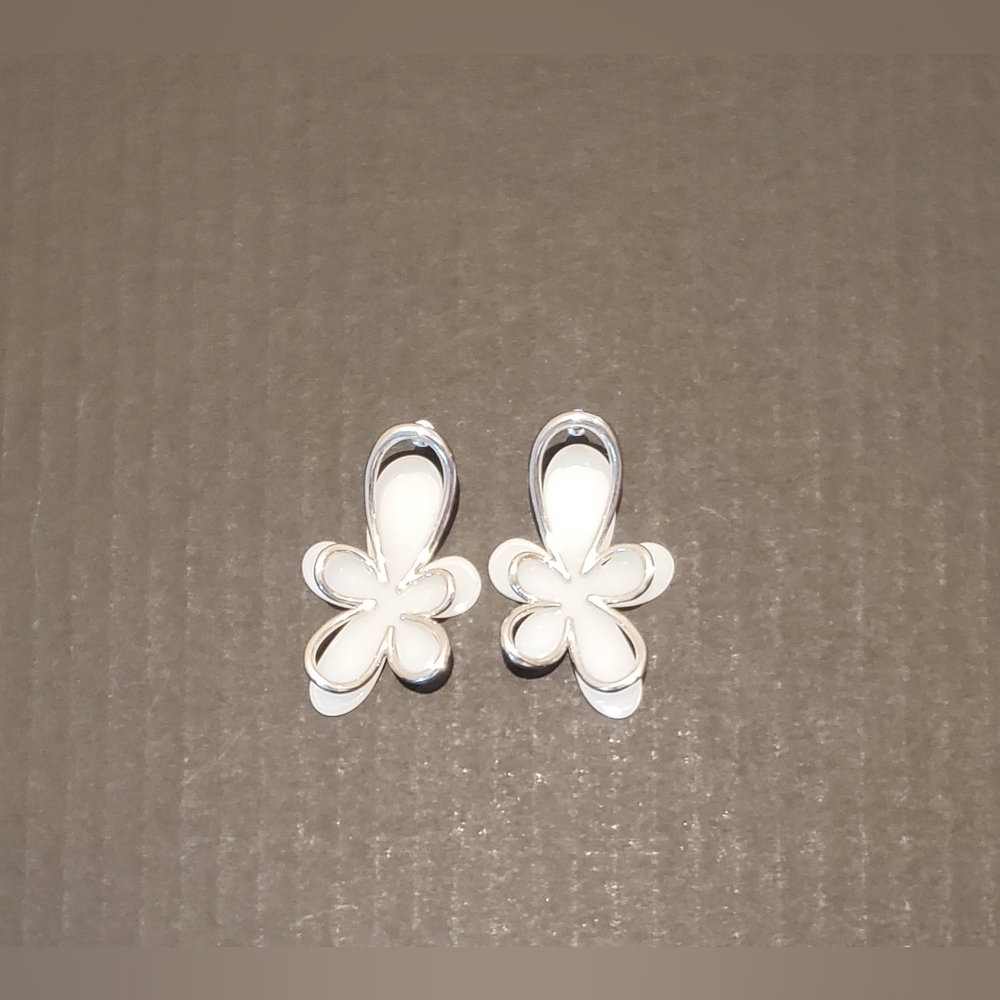 Paparazzi White Flower Earrings
